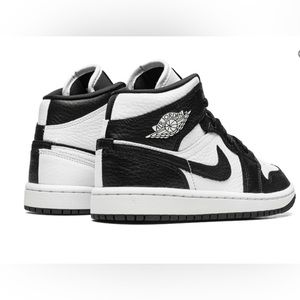 Women’s Air Jordan 1 Mid “Split Black and White
